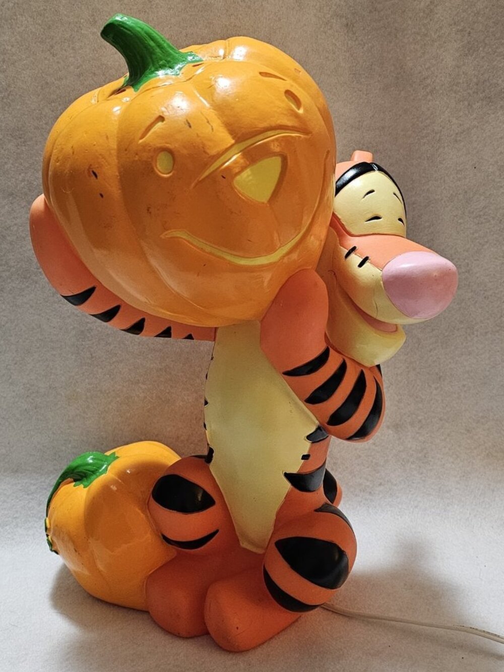 Vtg Disney Halloween Tigger BlowMold Light Paper Magic Group Pumpkin JOL,  2000